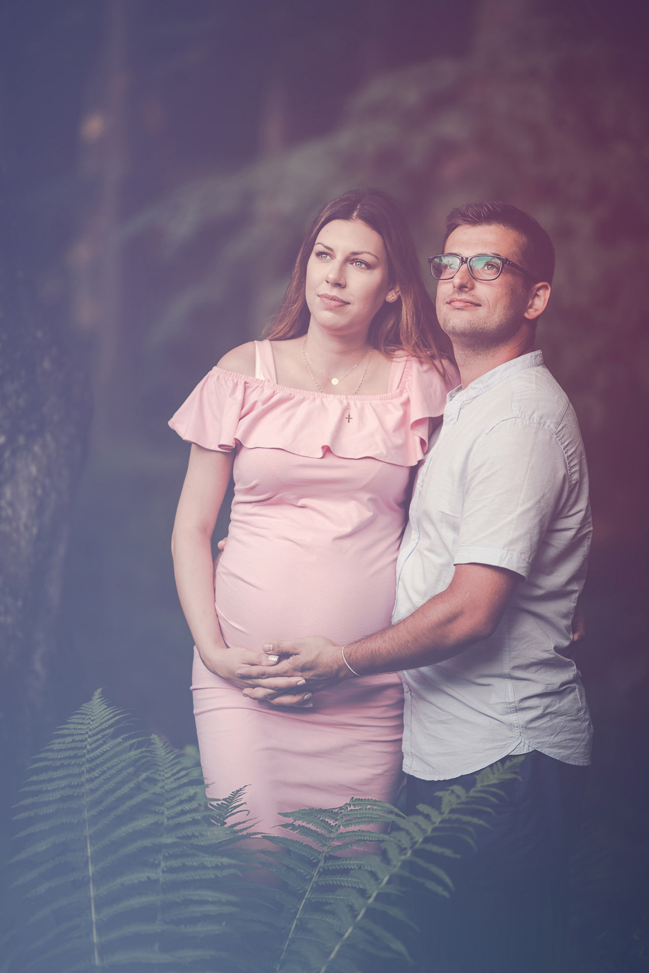Fotograficzna sesja ciążowa w plenerze